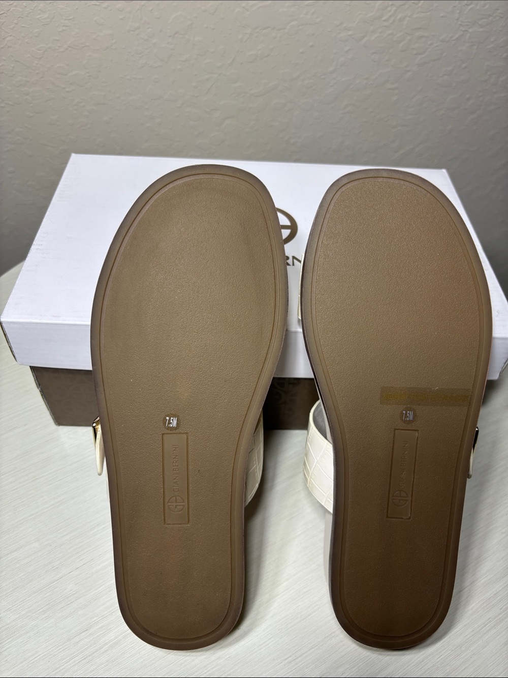 Giani Bernini Gianaa White Croc Double Strap Comfort Sandals NIBox Size 7.5 - Picture 11 of 13